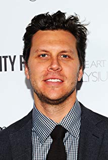 How tall is Hayes MacArthur?